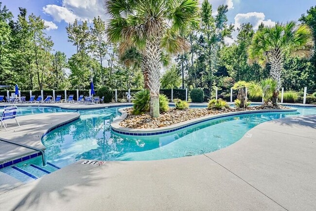 Building Photo - 100 Little Pond Dr