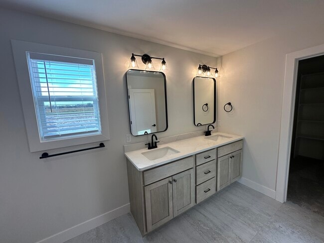 Building Photo - 5317 Makana Ln