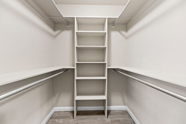 Building Photo - Fully Renovated 3 Bedroom Duplex in the heart of Broken Arrow