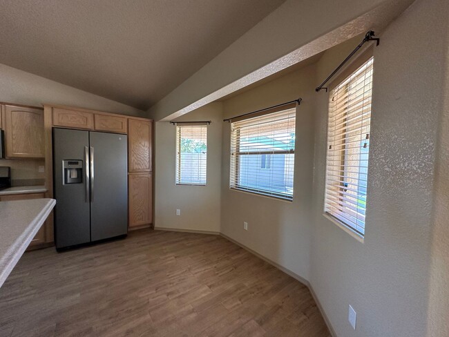 Building Photo - Beautiful 3 bedroom, 3 garage home in Chap...