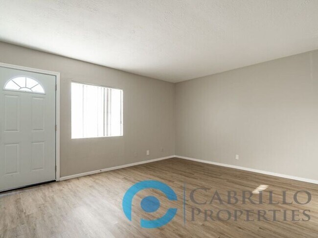Building Photo - 595 7th St