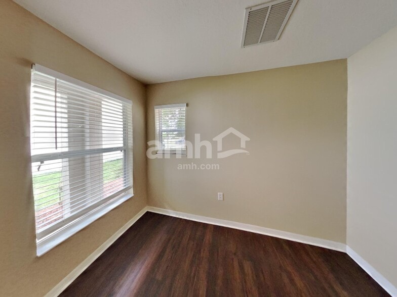 Building Photo - 9742 Simeon Dr