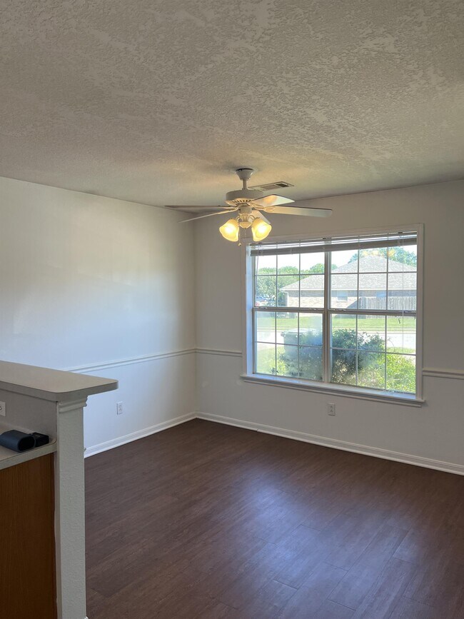 Building Photo - 1751 Rock Hollow Loop