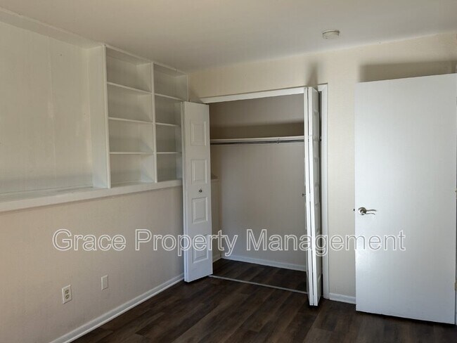 Building Photo - 10860 Stuart Cir