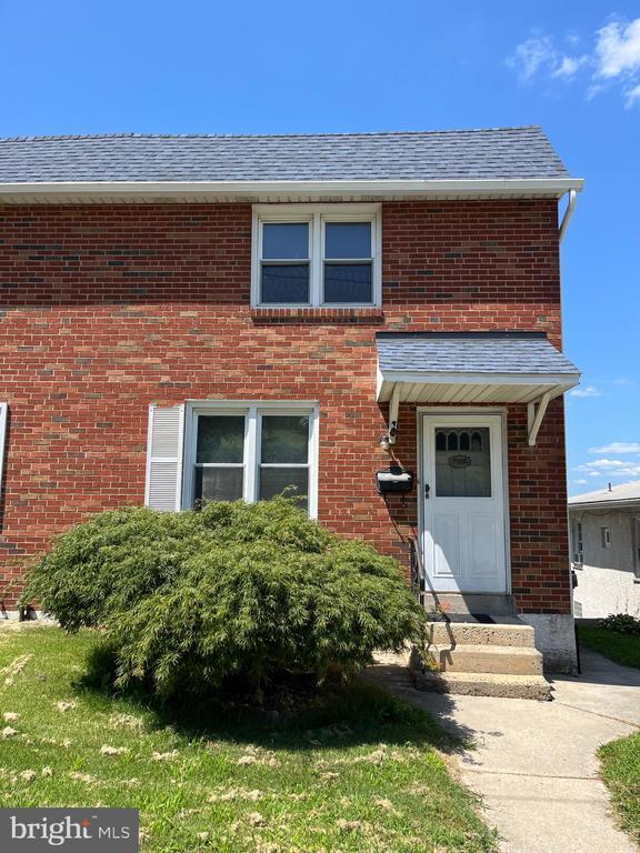 Primary Photo - 625 Grove St