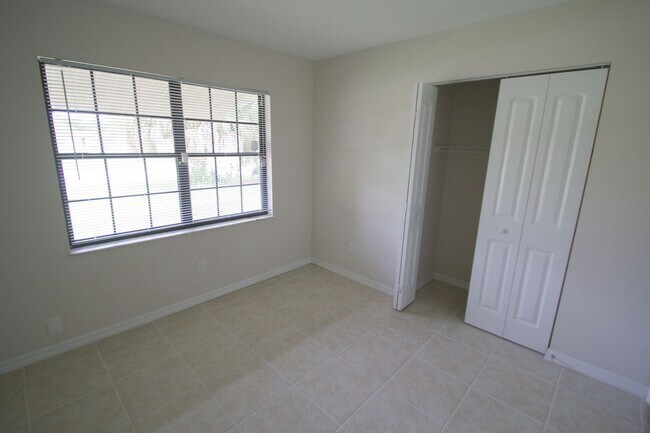 Building Photo - Waterfront 3BR Home on Canal | Spacious Yard | Lawn Care Included | Pet Friendly