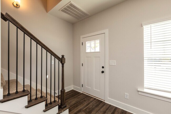 Building Photo - Single Family Home With Spacious Fenced Backyard!