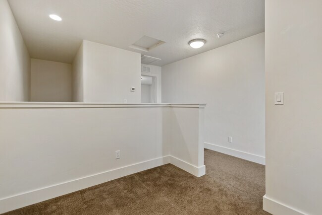Building Photo - 3785 E Parkcenter Blvd