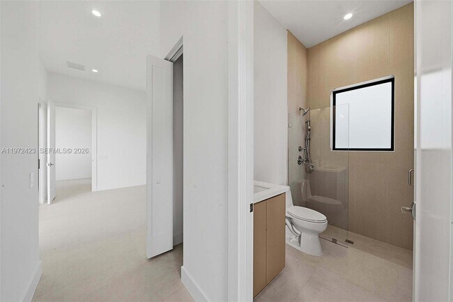 Building Photo - 5718 Ashwood Cir