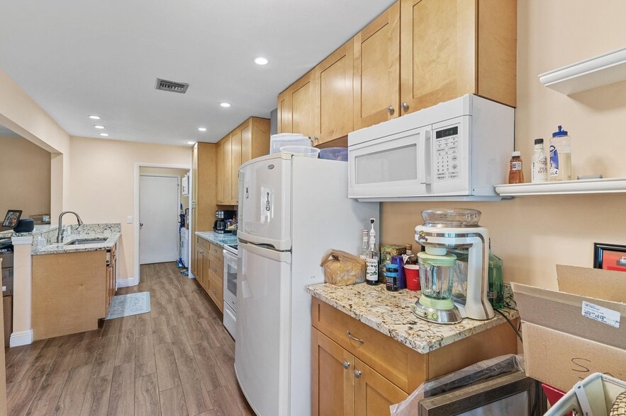 Building Photo - 160 Ramblewood Cir
