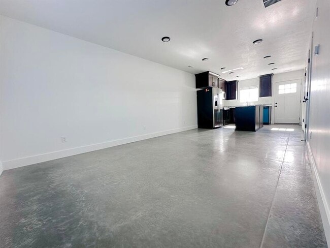 Building Photo - 1720 E Main St