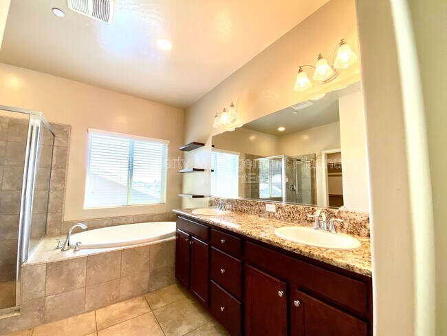 Building Photo - 6162 E Farrin Ave