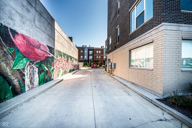 Building Photo - 727 N Illinois St