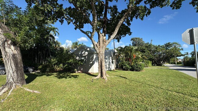 Building Photo - 291 E Boca Raton Rd