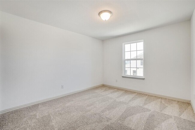 Building Photo - Luxury living in this stunning 4 bedroom, 3 bath home