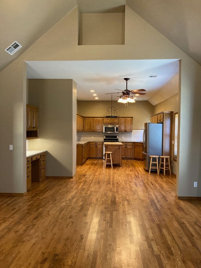 Building Photo - Gorgeous & Spacious 3 Bedroom Owasso Home-...