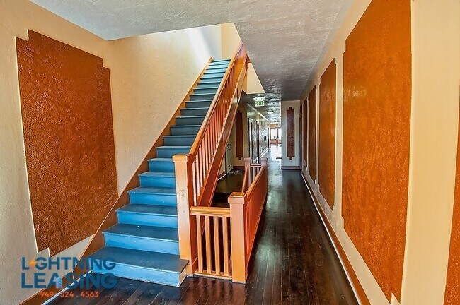 Building Photo - 2735 1/2 San Marino St-103D