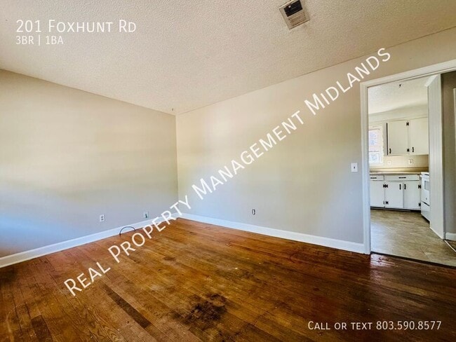 Building Photo - 201 Foxhunt Rd