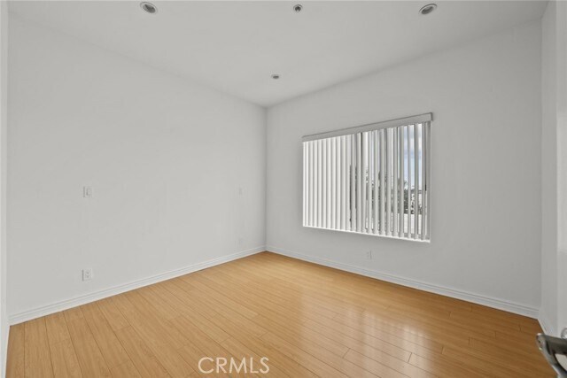 Building Photo - 231 E Burbank Blvd