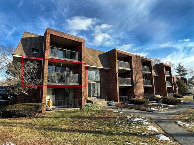 Building Photo - 269 Lake St