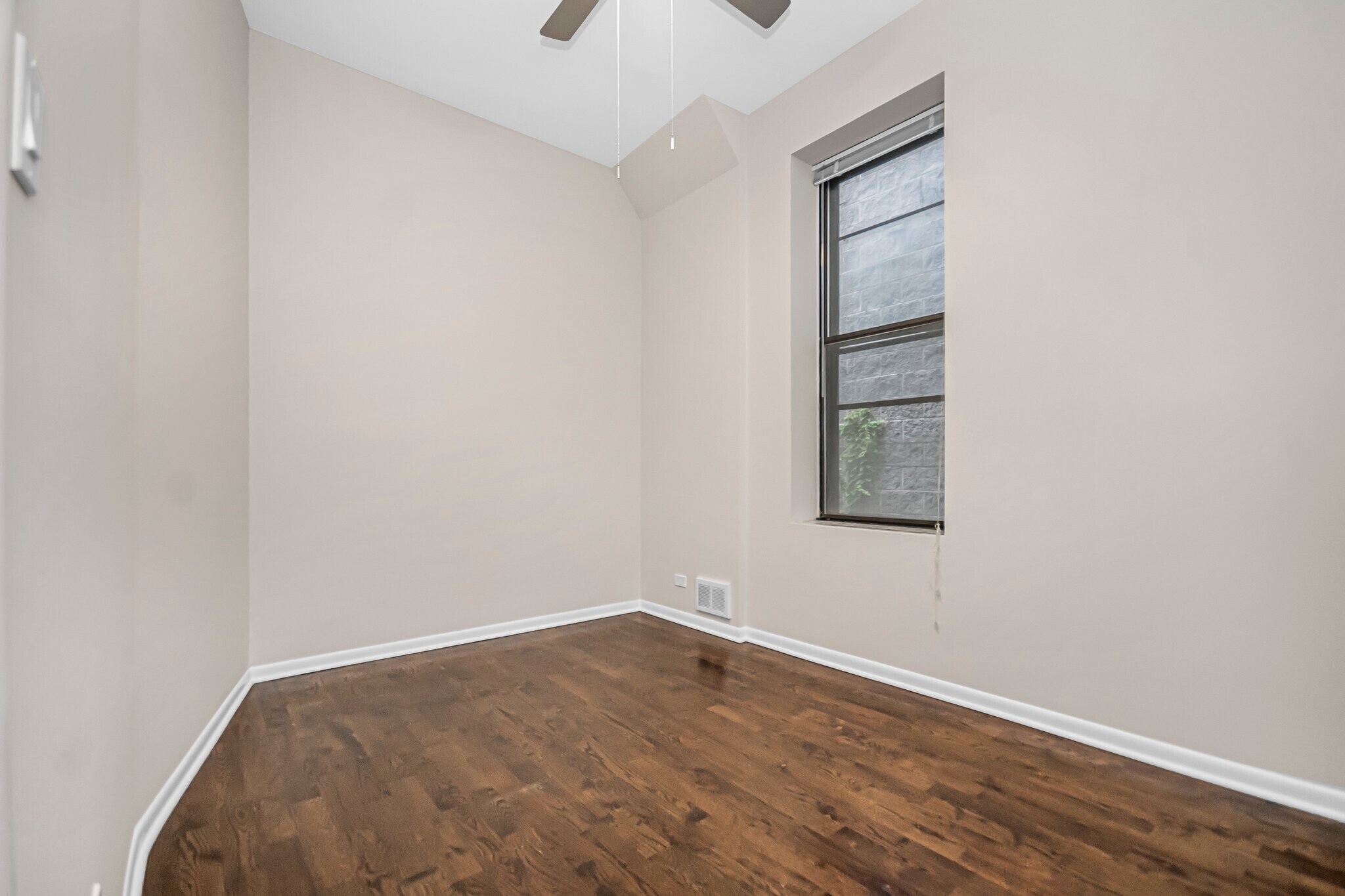 Building Photo - 1739 W Beach Ave