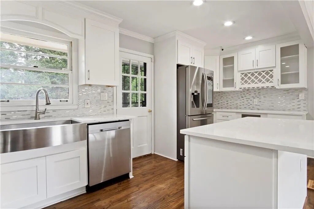 Building Photo - Room in House on Patricia Dr