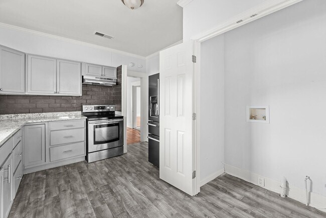 Building Photo - Stunning Newly Remodeled Birmingham Home