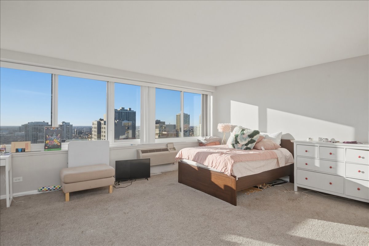 Building Photo - 1440 N Lake Shore Dr