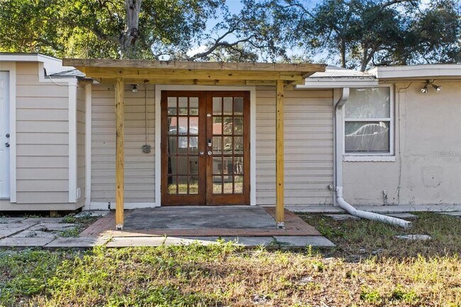 Primary Photo - 904 Lakeview Rd