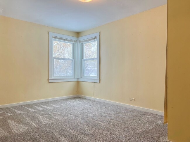 Building Photo - 3 bed/ 1 bath Single Family Home on Coffeen!