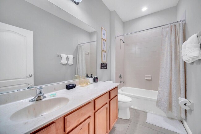 Building Photo - 4168 Oak Tree Dr