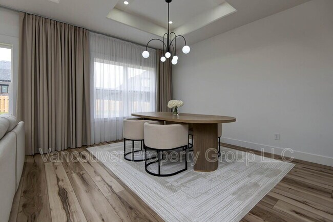 Building Photo - 5075 E Ferdinand Ct