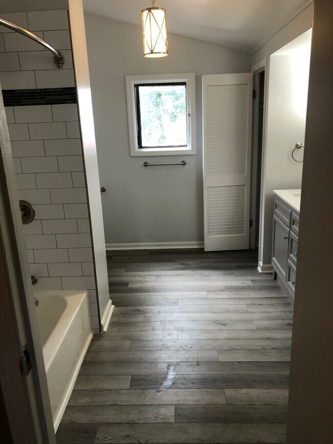 Building Photo - 488 Caroline Street