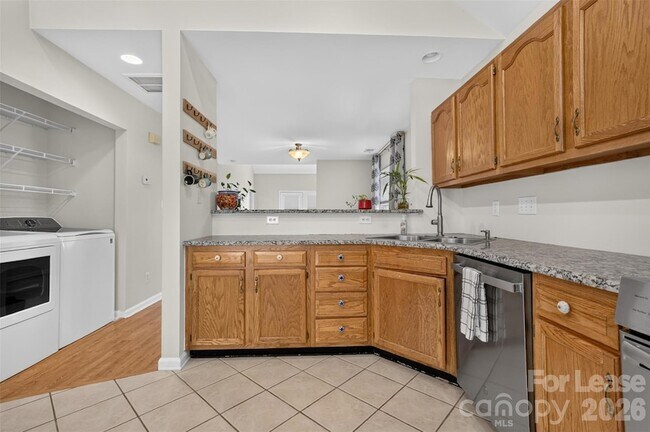 Building Photo - 9020 Roseton Ln