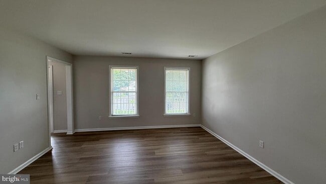 Building Photo - 10100 Bellevue Ct