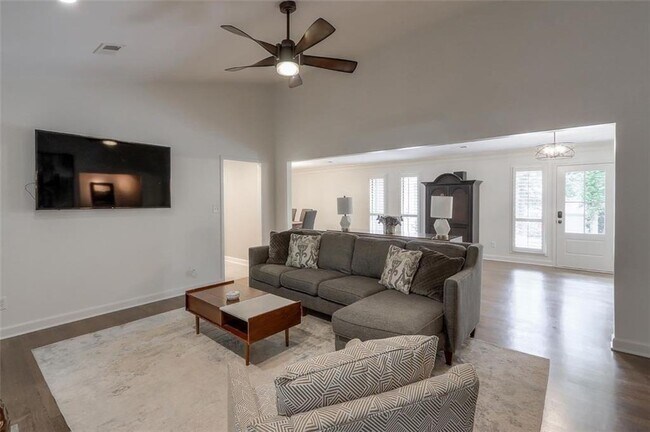 Building Photo - 392 Greenfield Ct