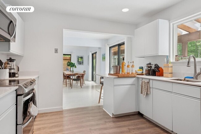 Building Photo - 165 Swamp Rd