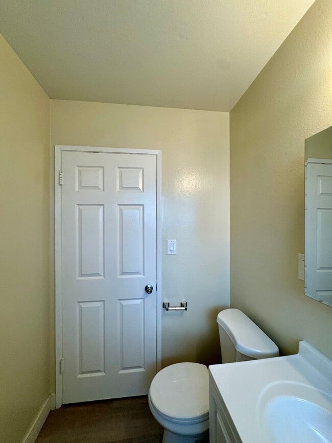 Building Photo - Beautifully Renovated 2 Bed / 1 Bath Apartment for Rent in Los Alamitos!
