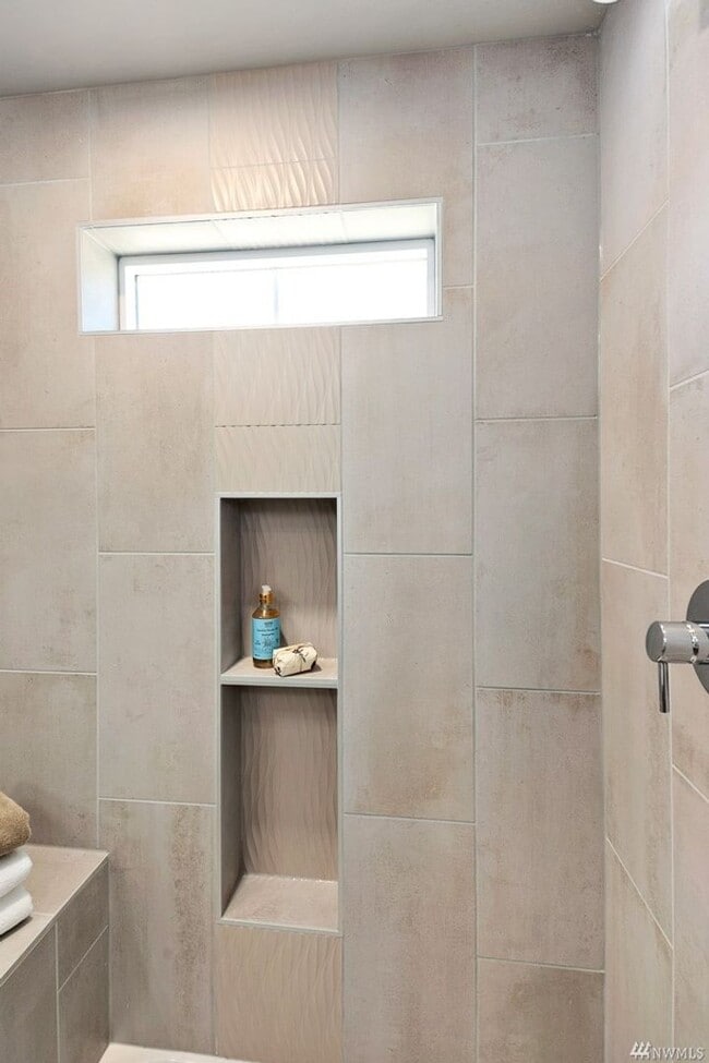 Building Photo - Beautiful recently built 3 bedroom 2.5 bathroom townhome in Lake Stevens!!