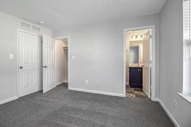 Building Photo - 1057 Flint Ct
