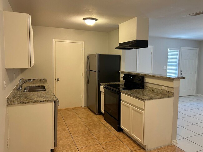 Building Photo - 1800/1802 San Rafael