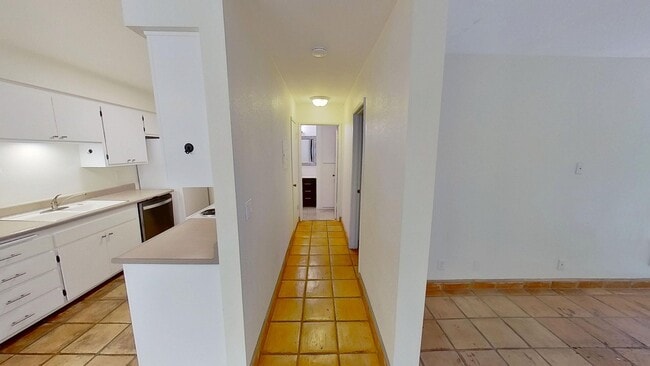 Building Photo - One Bedroom One Bath La Goleta Condo