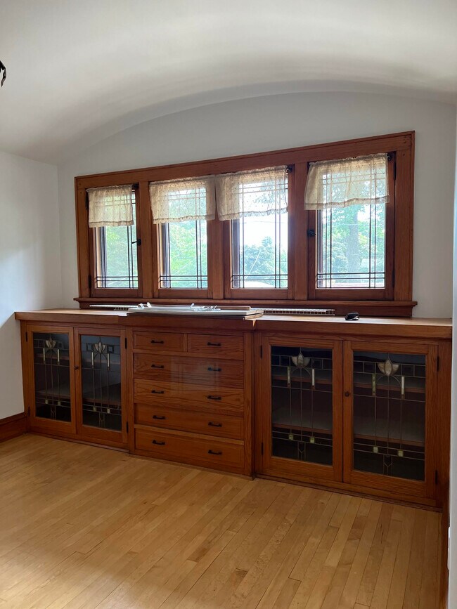 Building Photo - 726 N 49th St