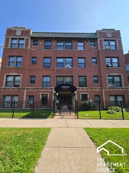 Building Photo - 1717 W North Shore Ave