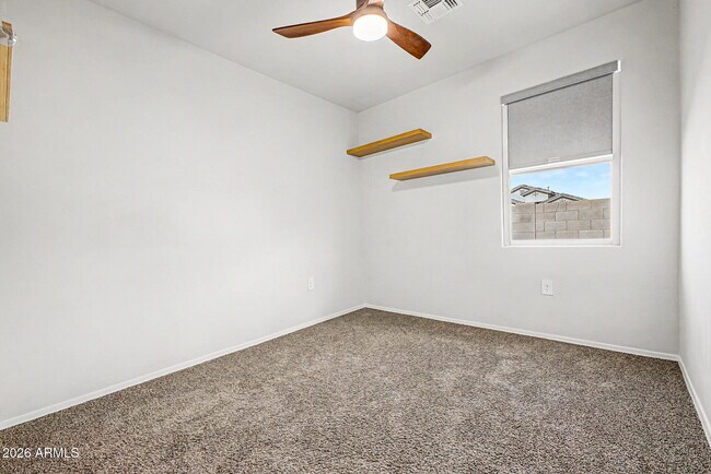 Building Photo - 1302 W Raymond Ave