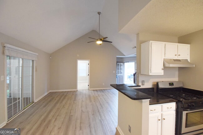 Building Photo - 571 N Fairfield Dr