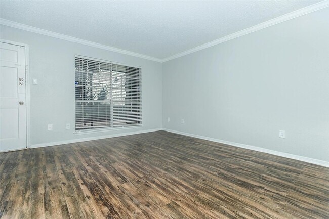 Building Photo - 3001 Hillcroft St