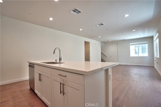 Building Photo - 136 Trellis Ct