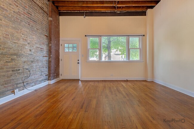 Building Photo - 2955 N Spaulding Ave