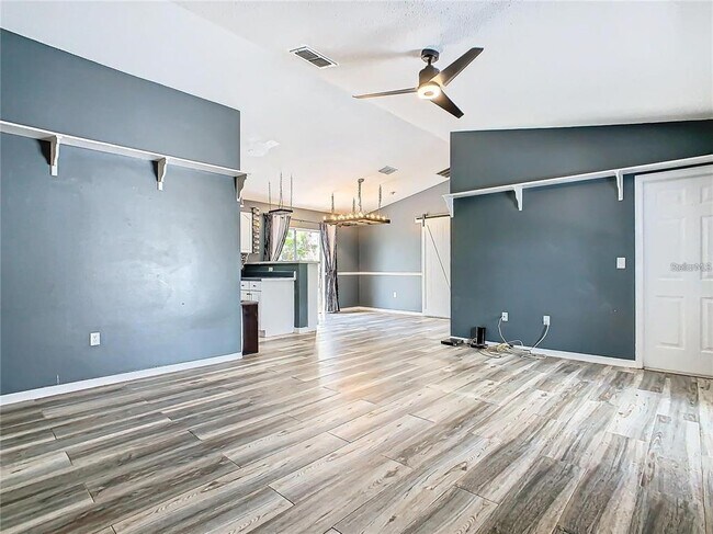 Building Photo - 1833 Hudson Ct
